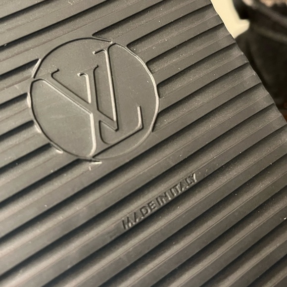 LOUIS VUITTON boots - Picture 6 of 10